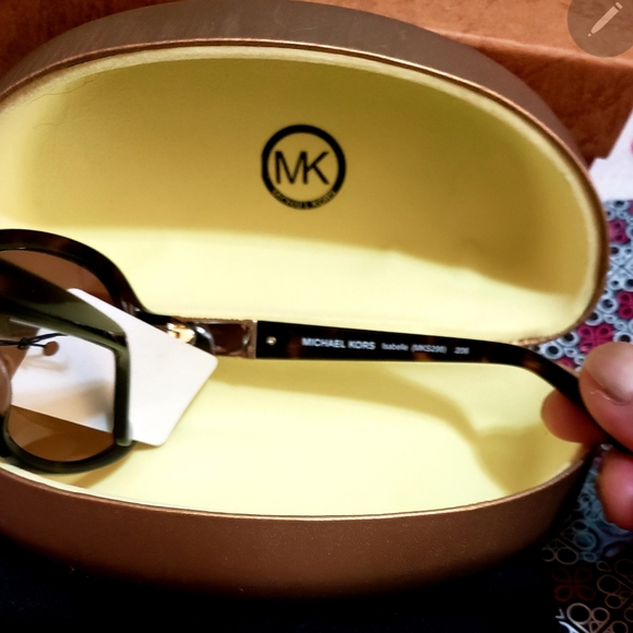 NWT-MICHAEL KORS ISABELLE AMBER LENS SUNGLASSES - Picture 4 of 4